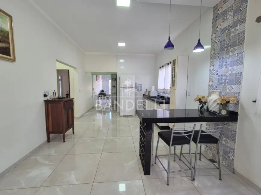 Casa com 2 quartos à venda, 164m2 em Cidade Jardim, Araraquara - SP - imagem 5 Foto 5 de Casa com 2 quartos à venda, 164m2 em Cidade Jardim, Araraquara - SP
