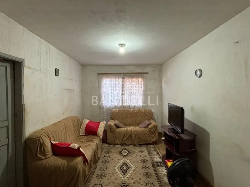 Casa com 3 quartos à venda, 175m2 em Jardim Dom Pedro I, Araraquara - SP - imagem 5 Foto 5 de Casa com 3 quartos à venda, 175m2 em Jardim Dom Pedro I, Araraquara - SP