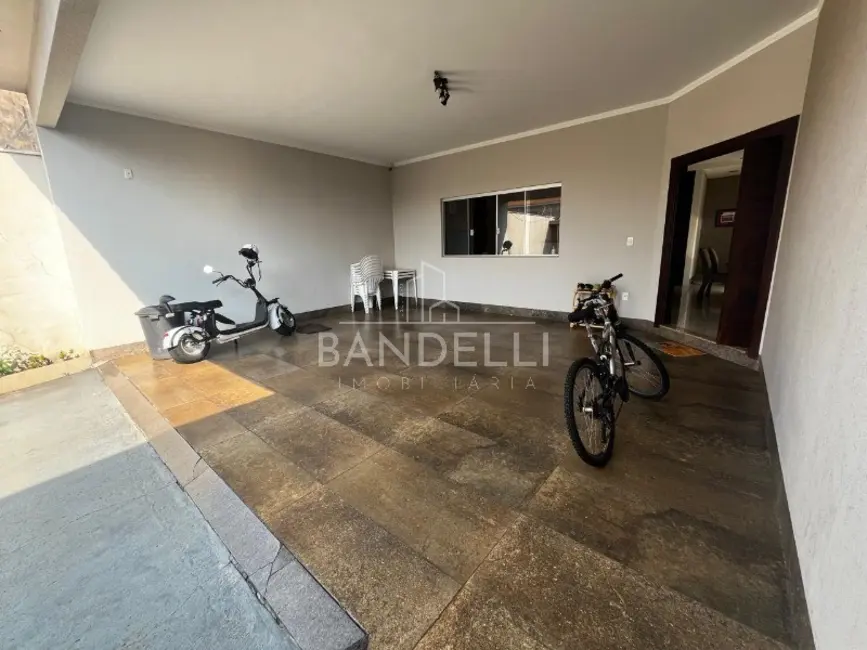Casa com 3 quartos à venda, 205m2 em Araraquara - SP - imagem 4 Foto 4 de Casa com 3 quartos à venda, 205m2 em Araraquara - SP