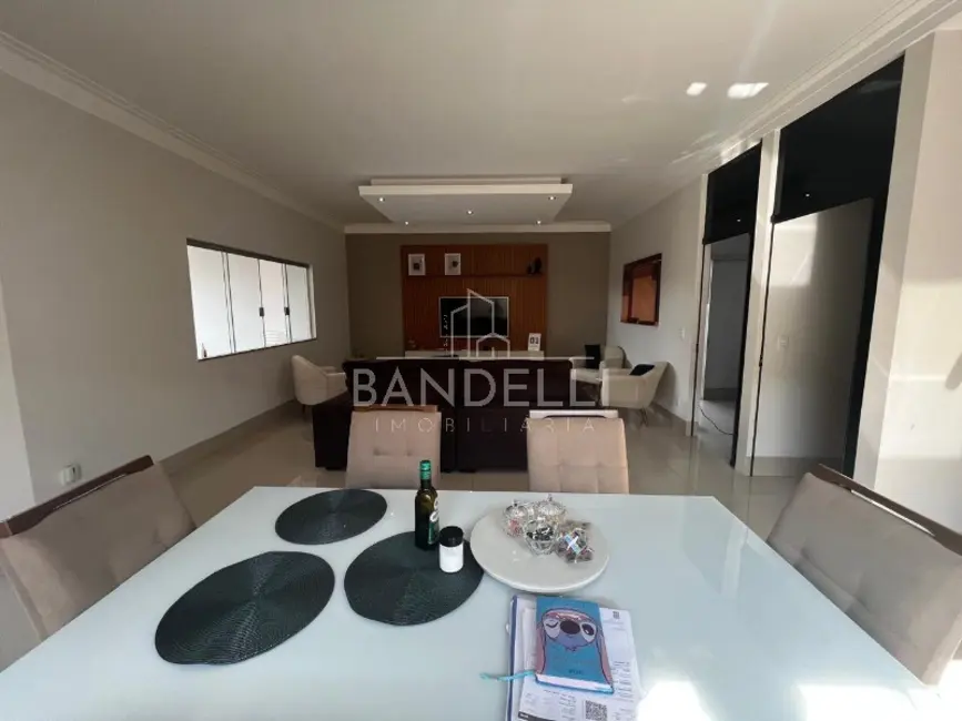 Casa com 3 quartos à venda, 205m2 em Araraquara - SP - imagem 7 Foto 7 de Casa com 3 quartos à venda, 205m2 em Araraquara - SP