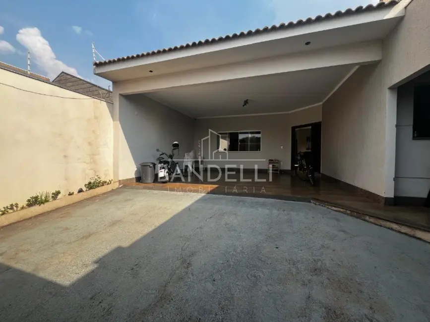 Casa com 3 quartos à venda, 205m2 em Araraquara - SP - imagem 3 Foto 3 de Casa com 3 quartos à venda, 205m2 em Araraquara - SP