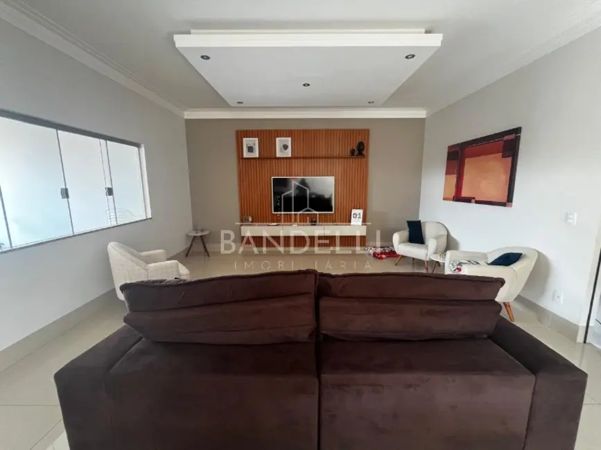 Casa com 3 quartos à venda, 205m2 em Araraquara - SP - imagem 6 Foto 6 de Casa com 3 quartos à venda, 205m2 em Araraquara - SP