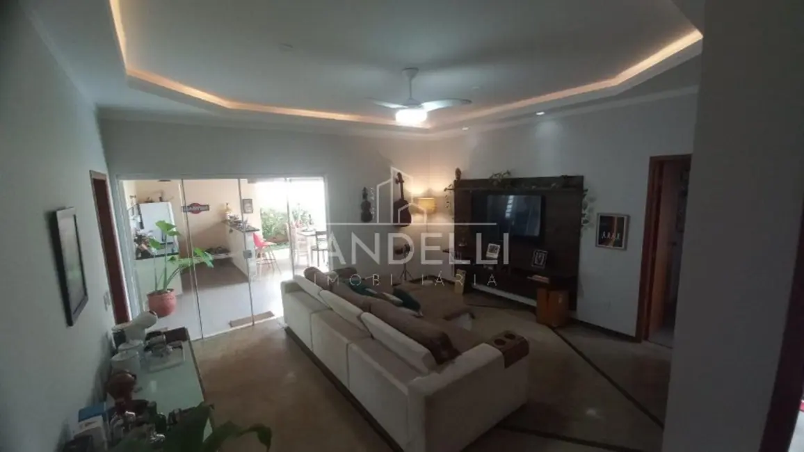 Foto 3 de Casa de Condomínio com 3 quartos à venda, 235m2 em Araraquara - SP