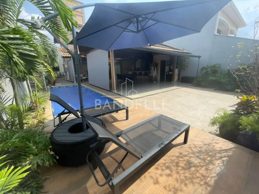 Casa com 2 quartos à venda, 220m2 em Araraquara - SP - imagem 3 Foto 3 de Casa com 2 quartos à venda, 220m2 em Araraquara - SP