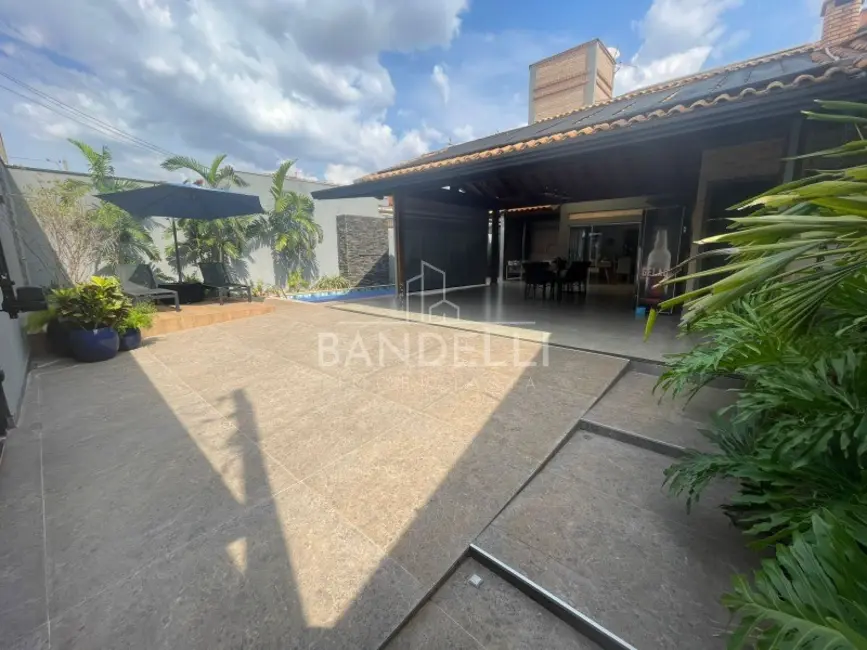 Casa com 2 quartos à venda, 220m2 em Araraquara - SP - imagem 2 Foto 2 de Casa com 2 quartos à venda, 220m2 em Araraquara - SP