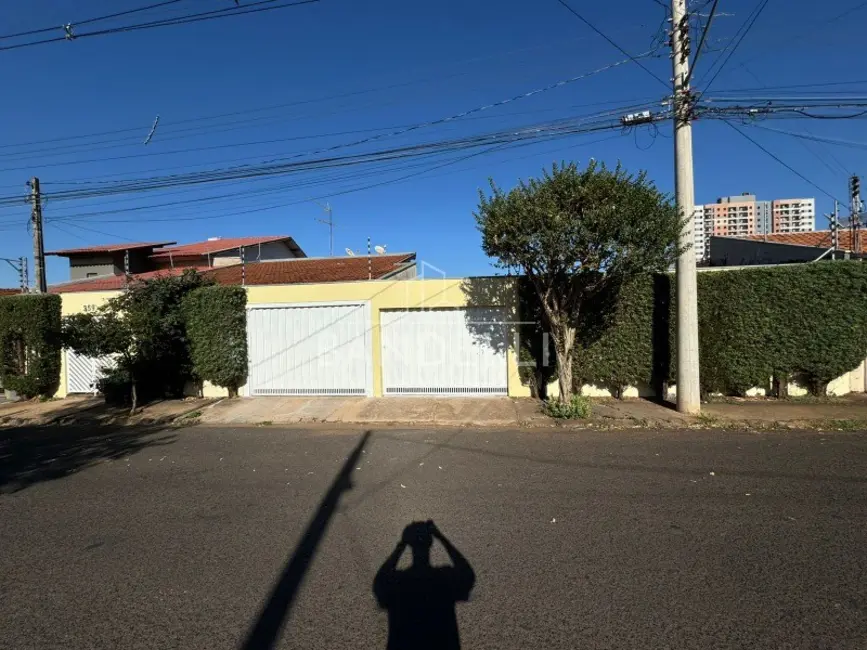 Casa com 3 quartos à venda, 258m2 em São Geraldo, Araraquara - SP - imagem 2 Foto 2 de Casa com 3 quartos à venda, 258m2 em São Geraldo, Araraquara - SP