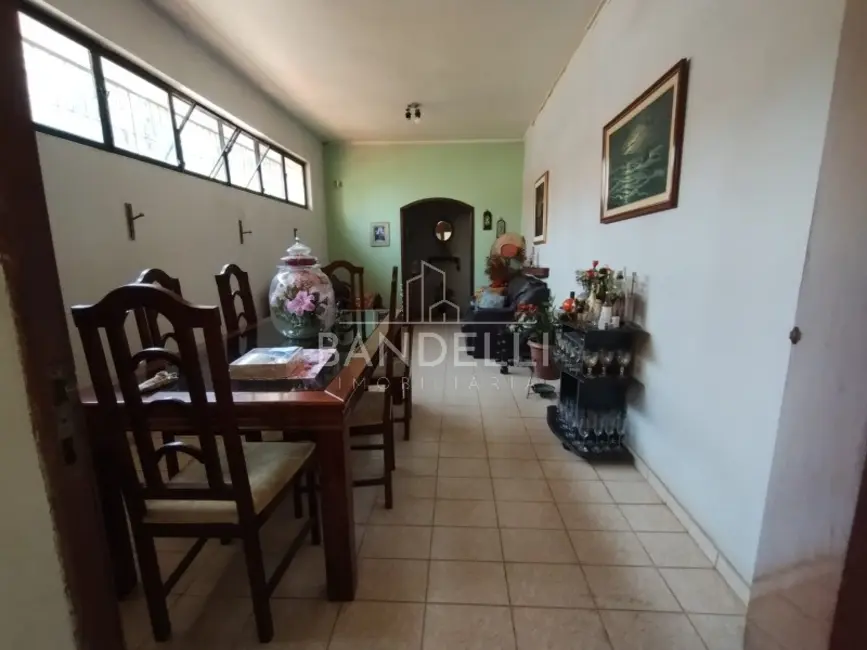 Casa com 3 quartos à venda, 210m2 em Centro, Araraquara - SP - imagem 5 Foto 5 de Casa com 3 quartos à venda, 210m2 em Centro, Araraquara - SP