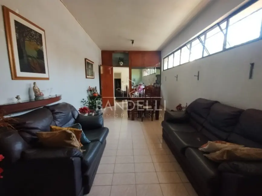 Casa com 3 quartos à venda, 210m2 em Centro, Araraquara - SP - imagem 3 Foto 3 de Casa com 3 quartos à venda, 210m2 em Centro, Araraquara - SP