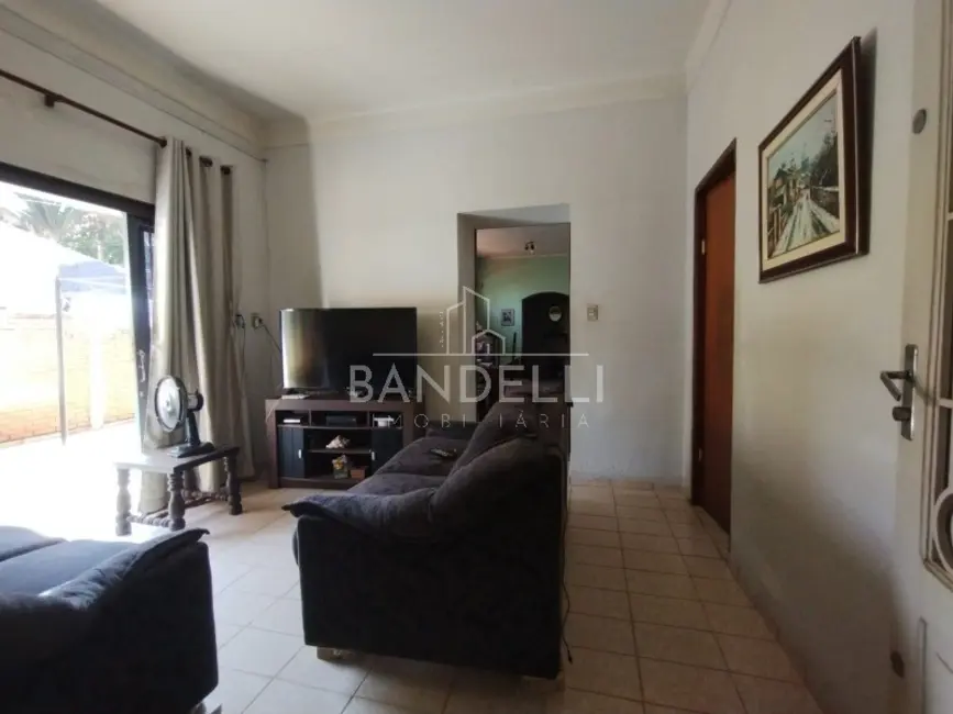 Casa com 3 quartos à venda, 210m2 em Centro, Araraquara - SP - imagem 4 Foto 4 de Casa com 3 quartos à venda, 210m2 em Centro, Araraquara - SP