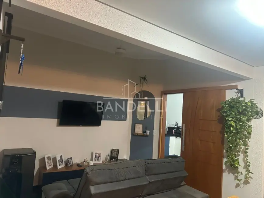 Casa com 2 quartos à venda, 66m2 em Jardim Paulista, Araraquara - SP - imagem 3 Foto 3 de Casa com 2 quartos à venda, 66m2 em Jardim Paulista, Araraquara - SP