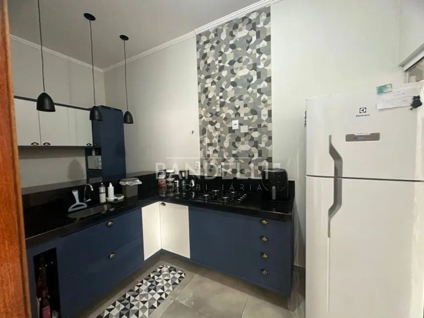 Casa com 2 quartos à venda, 66m2 em Jardim Paulista, Araraquara - SP - imagem 4 Foto 4 de Casa com 2 quartos à venda, 66m2 em Jardim Paulista, Araraquara - SP
