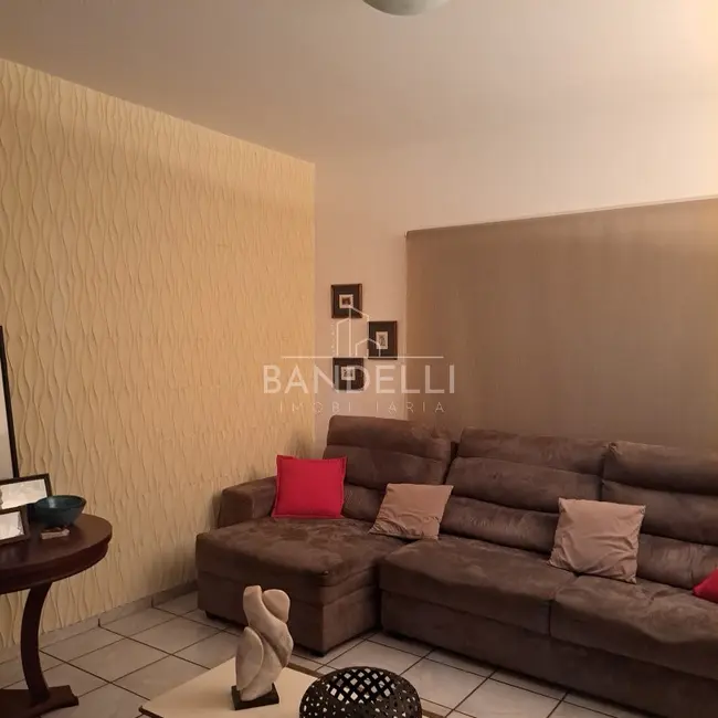 Casa com 3 quartos à venda, 204m2 em Jardim das Estações (Vila Xavier), Araraquara - SP - imagem 2 Foto 2 de Casa com 3 quartos à venda, 204m2 em Jardim das Estações (Vila Xavier), Araraquara - SP
