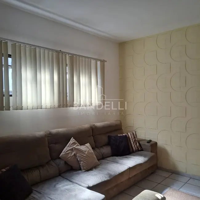 Casa com 3 quartos à venda, 204m2 em Jardim das Estações (Vila Xavier), Araraquara - SP - imagem 3 Foto 3 de Casa com 3 quartos à venda, 204m2 em Jardim das Estações (Vila Xavier), Araraquara - SP