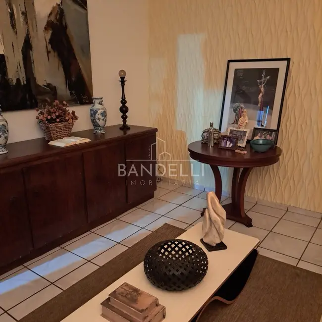 Casa com 3 quartos à venda, 204m2 em Jardim das Estações (Vila Xavier), Araraquara - SP - imagem 9 Foto 9 de Casa com 3 quartos à venda, 204m2 em Jardim das Estações (Vila Xavier), Araraquara - SP