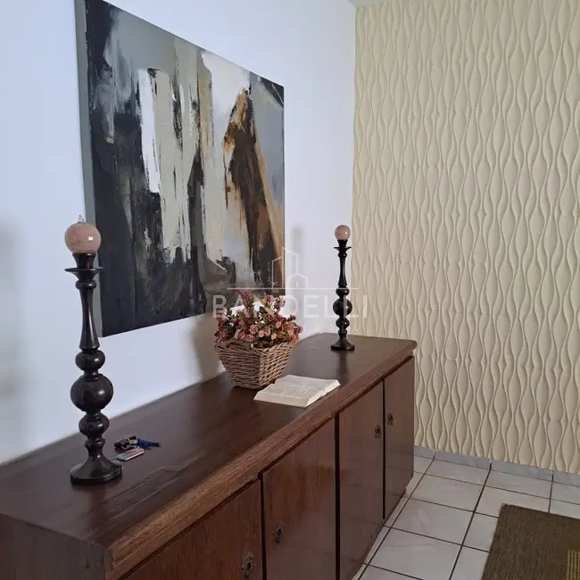 Casa com 3 quartos à venda, 204m2 em Jardim das Estações (Vila Xavier), Araraquara - SP - imagem 8 Foto 8 de Casa com 3 quartos à venda, 204m2 em Jardim das Estações (Vila Xavier), Araraquara - SP