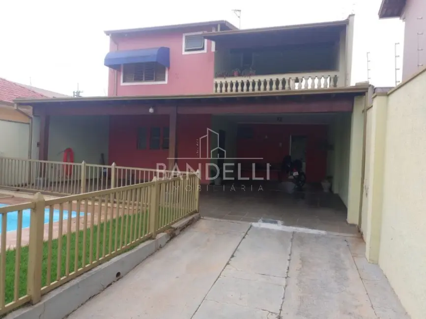 Casa com 3 quartos à venda, 210m2 em Vila Suconasa, Araraquara - SP - imagem 1 Foto 1 de Casa com 3 quartos à venda, 210m2 em Vila Suconasa, Araraquara - SP