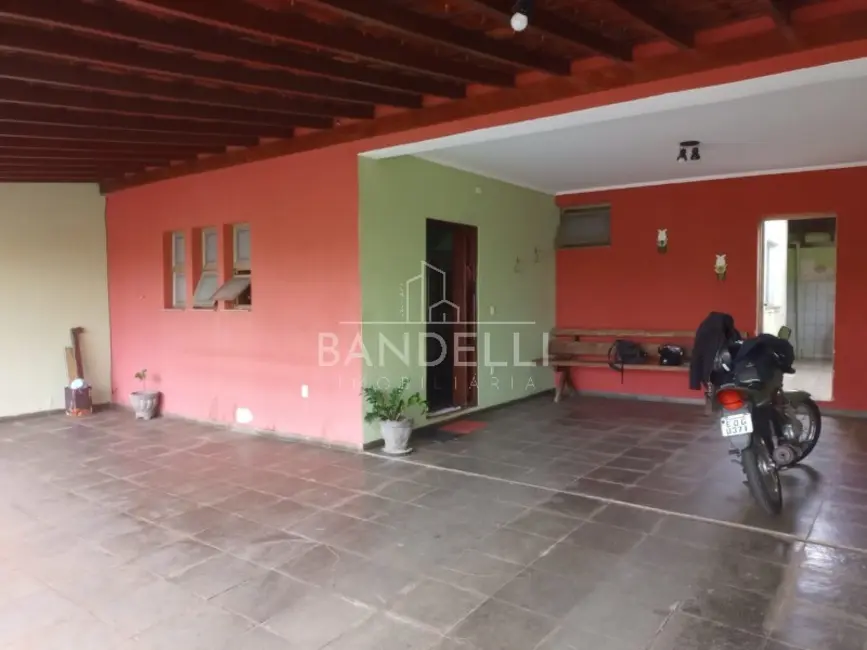 Casa com 3 quartos à venda, 210m2 em Vila Suconasa, Araraquara - SP - imagem 2 Foto 2 de Casa com 3 quartos à venda, 210m2 em Vila Suconasa, Araraquara - SP
