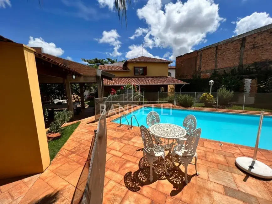 Casa com 4 quartos à venda, 363m2 em Jardim das Roseiras, Araraquara - SP - imagem 3 Foto 3 de Casa com 4 quartos à venda, 363m2 em Jardim das Roseiras, Araraquara - SP