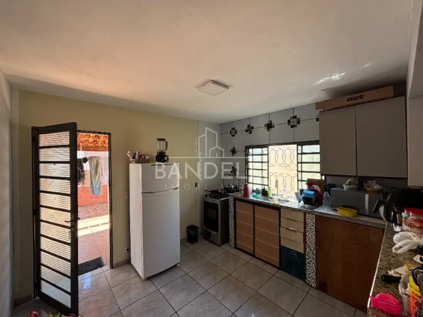 Casa com 1 quarto à venda, 214m2 em Jardim Roberto Selmi Dei, Araraquara - SP - imagem 8 Foto 8 de Casa com 1 quarto à venda, 214m2 em Jardim Roberto Selmi Dei, Araraquara - SP