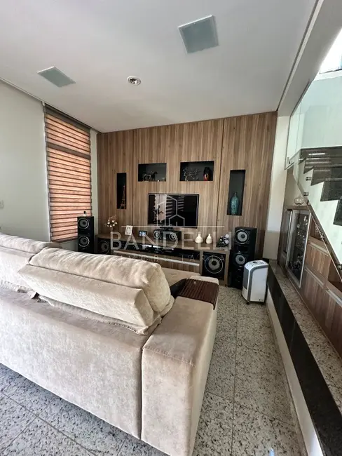 Casa de Condomínio com 3 quartos à venda, 216m2 em Araraquara - SP - imagem 3 Foto 3 de Casa de Condomínio com 3 quartos à venda, 216m2 em Araraquara - SP