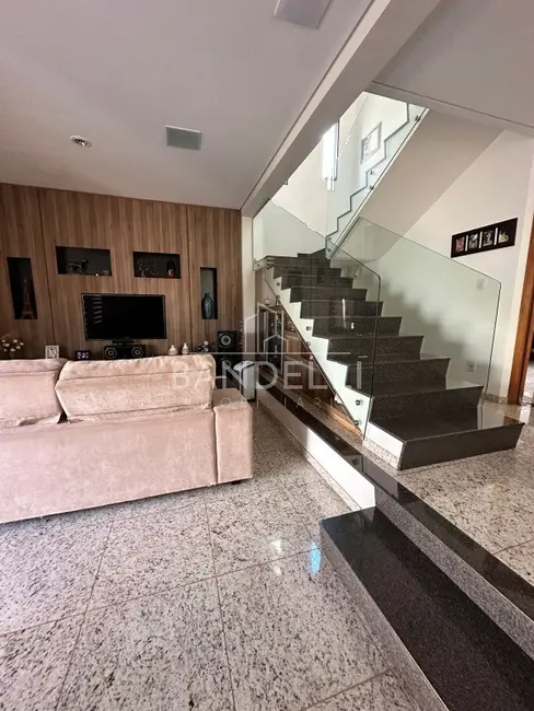 Casa de Condomínio com 3 quartos à venda, 216m2 em Araraquara - SP - imagem 4 Foto 4 de Casa de Condomínio com 3 quartos à venda, 216m2 em Araraquara - SP