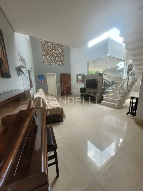 Casa de Condomínio com 3 quartos à venda, 240m2 em Residencial Village Damha II, Araraquara - SP - imagem 5 Foto 5 de Casa de Condomínio com 3 quartos à venda, 240m2 em Residencial Village Damha II, Araraquara - SP