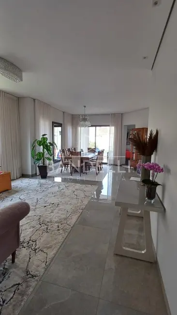 Casa de Condomínio com 5 quartos à venda e para alugar, 315m2 em Araraquara - SP - imagem 6 Foto 6 de Casa de Condomínio com 5 quartos à venda e para alugar, 315m2 em Araraquara - SP