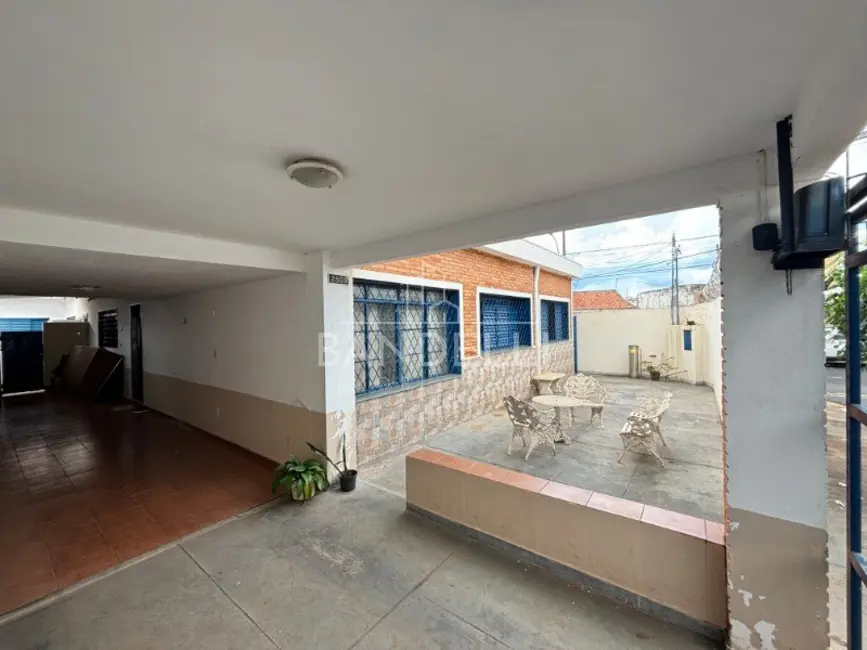 Sala Comercial com 3 quartos para alugar, 244m2 em Centro, Araraquara - SP - imagem 3 Foto 3 de Sala Comercial com 3 quartos para alugar, 244m2 em Centro, Araraquara - SP