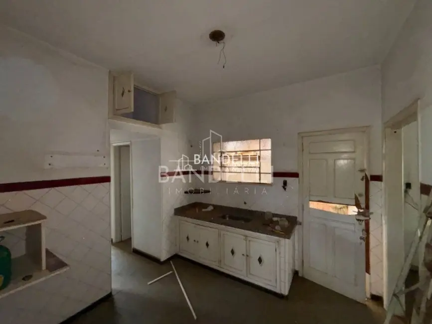 Casa com 3 quartos à venda, 179m2 em Centro, Araraquara - SP - imagem 2 Foto 2 de Casa com 3 quartos à venda, 179m2 em Centro, Araraquara - SP