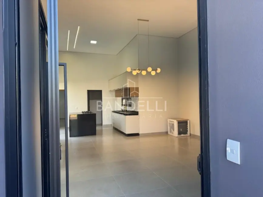 Foto 2 de Casa de Condomínio com 3 quartos à venda, 165m2 em Parque Residencial Damha, Araraquara - SP