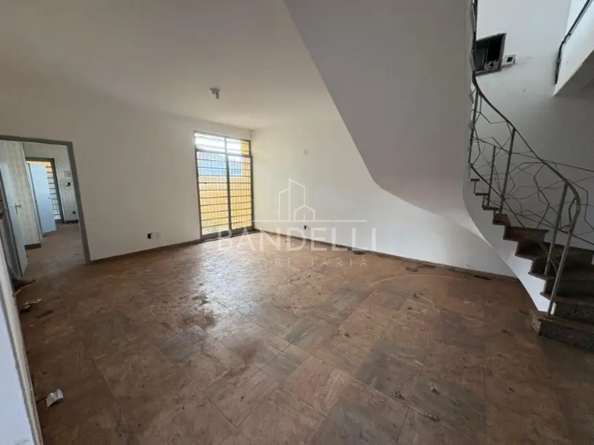 Casa com 5 quartos à venda e para alugar, 314m2 em Centro, Araraquara - SP - imagem 4 Foto 4 de Casa com 5 quartos à venda e para alugar, 314m2 em Centro, Araraquara - SP
