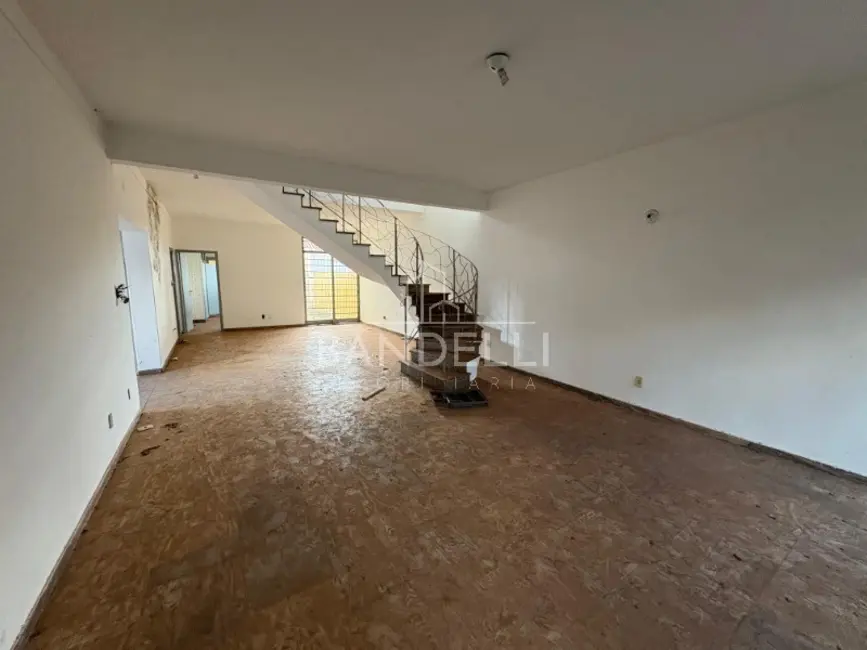 Casa com 5 quartos à venda e para alugar, 314m2 em Centro, Araraquara - SP - imagem 2 Foto 2 de Casa com 5 quartos à venda e para alugar, 314m2 em Centro, Araraquara - SP