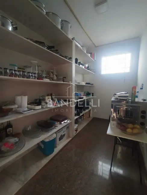 Casa com 5 quartos à venda, 250m2 em Centro, Araraquara - SP - imagem 6 Foto 6 de Casa com 5 quartos à venda, 250m2 em Centro, Araraquara - SP