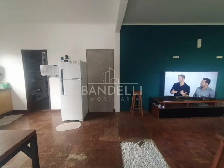 Casa com 5 quartos à venda, 250m2 em Centro, Araraquara - SP - imagem 9 Foto 9 de Casa com 5 quartos à venda, 250m2 em Centro, Araraquara - SP