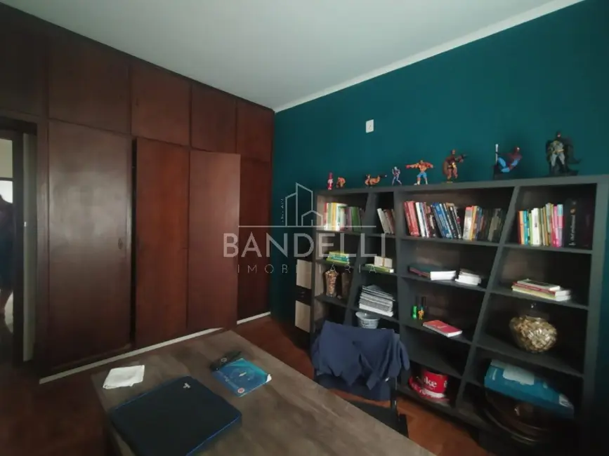 Casa com 5 quartos à venda, 250m2 em Centro, Araraquara - SP - imagem 3 Foto 3 de Casa com 5 quartos à venda, 250m2 em Centro, Araraquara - SP