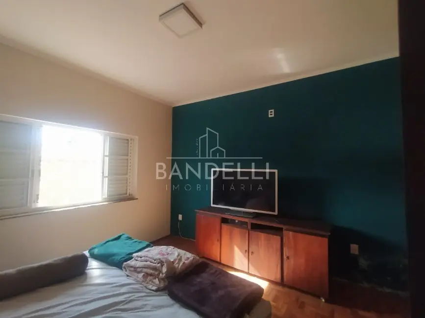Casa com 5 quartos à venda, 250m2 em Centro, Araraquara - SP - imagem 1 Foto 1 de Casa com 5 quartos à venda, 250m2 em Centro, Araraquara - SP