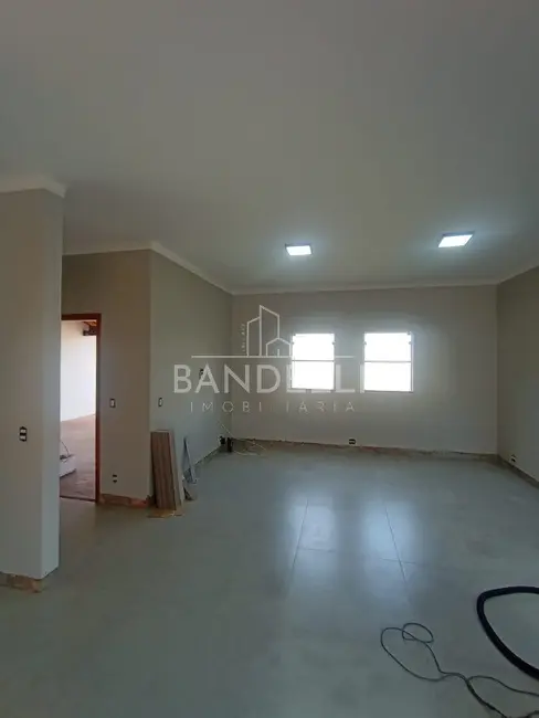 Casa com 3 quartos à venda, 135m2 em Residencial Cambuy, Araraquara - SP - imagem 4 Foto 4 de Casa com 3 quartos à venda, 135m2 em Residencial Cambuy, Araraquara - SP