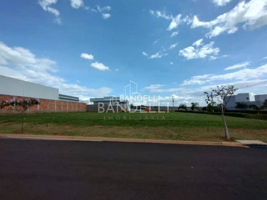 Foto 1 de Terreno / Lote à venda, 319m2 em Jardim Botânico, Araraquara - SP