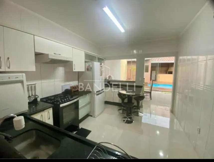 Casa com 3 quartos à venda, 236m2 em Jardim Universal, Araraquara - SP - imagem 8 Foto 8 de Casa com 3 quartos à venda, 236m2 em Jardim Universal, Araraquara - SP