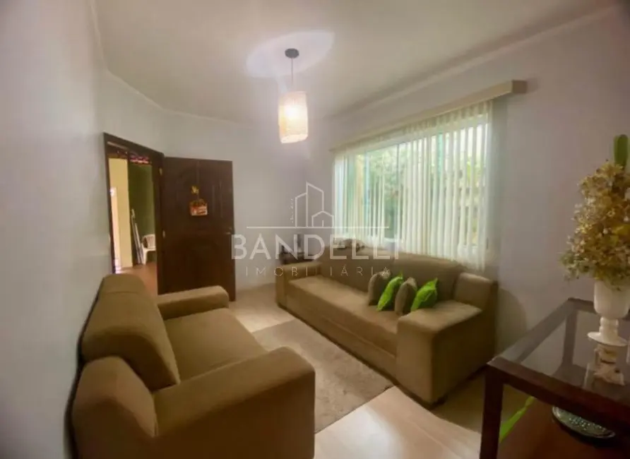 Casa com 3 quartos à venda, 236m2 em Jardim Universal, Araraquara - SP - imagem 3 Foto 3 de Casa com 3 quartos à venda, 236m2 em Jardim Universal, Araraquara - SP