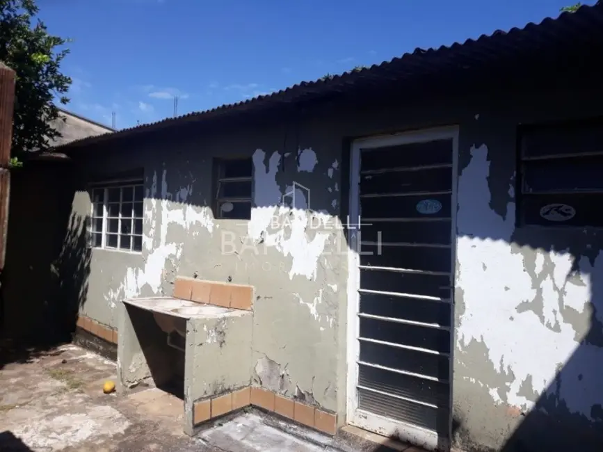 Casa com 3 quartos à venda, 125m2 em Jardim Floridiana (Vila Xavier), Araraquara - SP - imagem 3 Foto 3 de Casa com 3 quartos à venda, 125m2 em Jardim Floridiana (Vila Xavier), Araraquara - SP