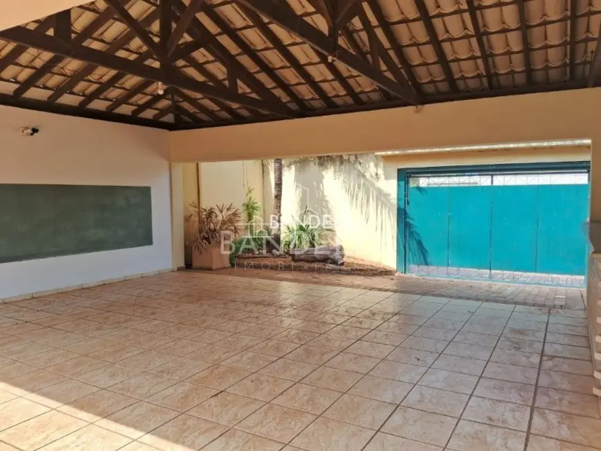 Casa com 5 quartos para alugar, 432m2 em Vila Harmonia, Araraquara - SP - imagem 3 Foto 3 de Casa com 5 quartos para alugar, 432m2 em Vila Harmonia, Araraquara - SP
