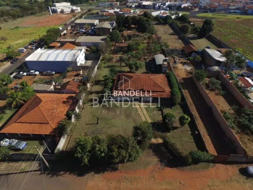 Chácara com 3 quartos à venda, 306m2 em Araraquara - SP - imagem 3 Foto 3 de Chácara com 3 quartos à venda, 306m2 em Araraquara - SP