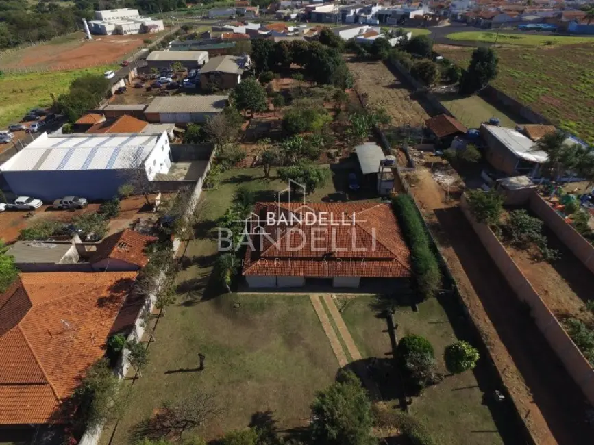 Chácara com 3 quartos à venda, 306m2 em Araraquara - SP - imagem 2 Foto 2 de Chácara com 3 quartos à venda, 306m2 em Araraquara - SP