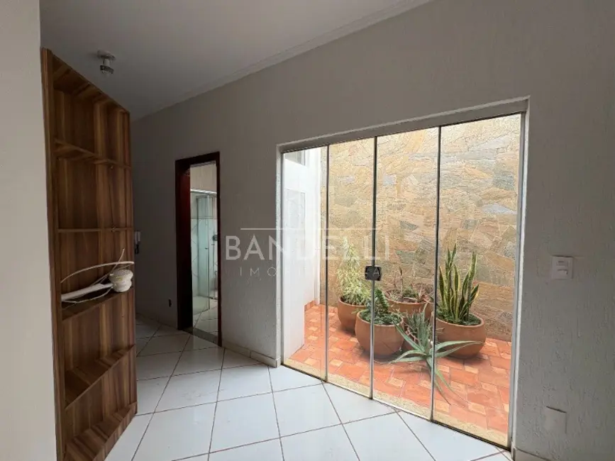 Casa com 2 quartos à venda, 180m2 em Jardim Botânico, Araraquara - SP - imagem 6 Foto 6 de Casa com 2 quartos à venda, 180m2 em Jardim Botânico, Araraquara - SP
