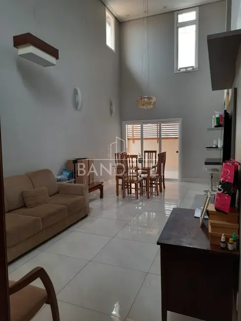 Casa de Condomínio com 3 quartos para alugar, 200m2 em Residencial Village Damha II, Araraquara - SP - imagem 1 Foto 1 de Casa de Condomínio com 3 quartos para alugar, 200m2 em Residencial Village Damha II, Araraquara - SP