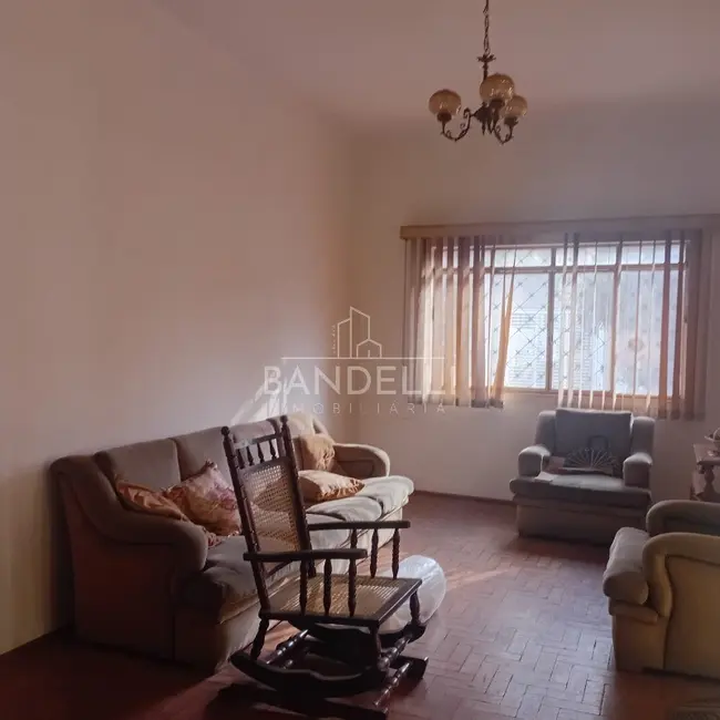 Casa com 4 quartos à venda, 200m2 em Centro, Araraquara - SP - imagem 1 Foto 1 de Casa com 4 quartos à venda, 200m2 em Centro, Araraquara - SP