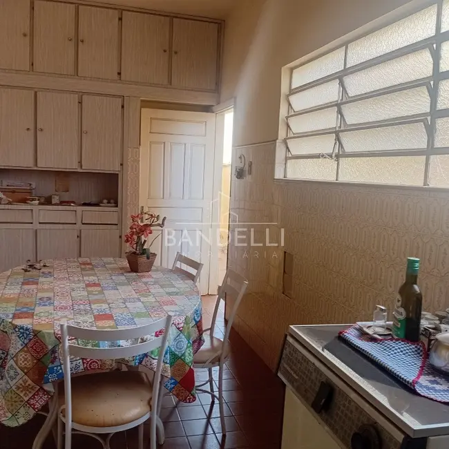 Casa com 4 quartos à venda, 200m2 em Centro, Araraquara - SP - imagem 3 Foto 3 de Casa com 4 quartos à venda, 200m2 em Centro, Araraquara - SP