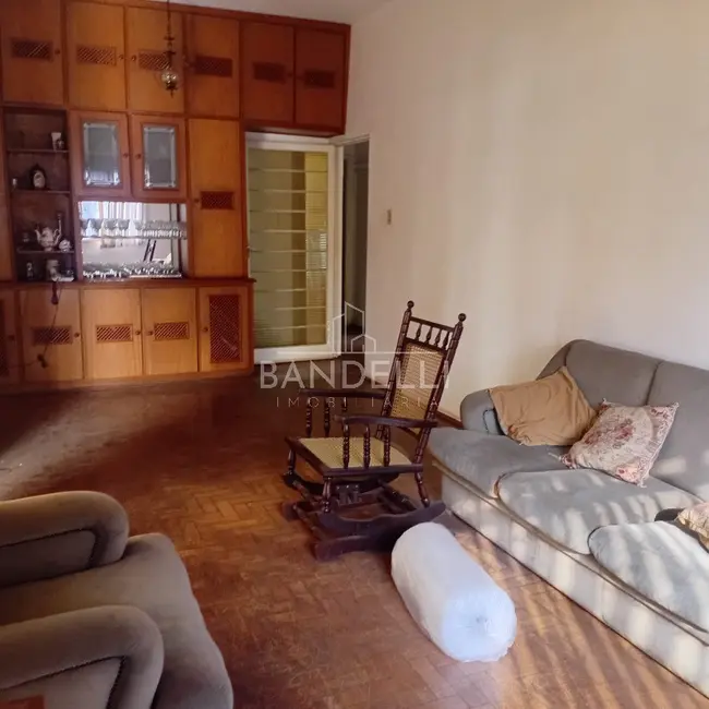 Casa com 4 quartos à venda, 200m2 em Centro, Araraquara - SP - imagem 2 Foto 2 de Casa com 4 quartos à venda, 200m2 em Centro, Araraquara - SP