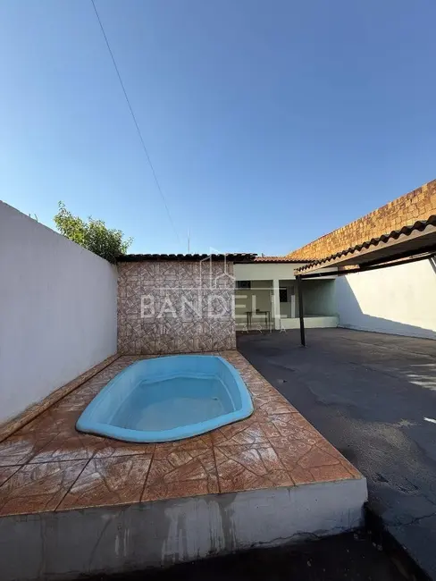 Casa com 2 quartos à venda, 137m2 em Jardim Cruzeiro do Sul I e II, Araraquara - SP - imagem 1 Foto 1 de Casa com 2 quartos à venda, 137m2 em Jardim Cruzeiro do Sul I e II, Araraquara - SP
